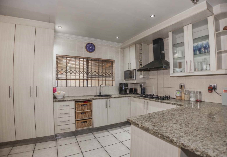 To Let 3 Bedroom Property for Rent in Protea Heights Western Cape